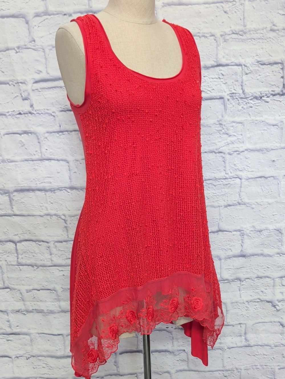 Cupio Red Crochet Tank w/ Random Sequins & Floral Lace Hem - Size Medium